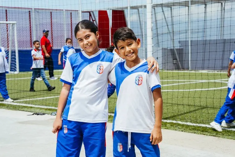 Estudiantes en actividad deportiva