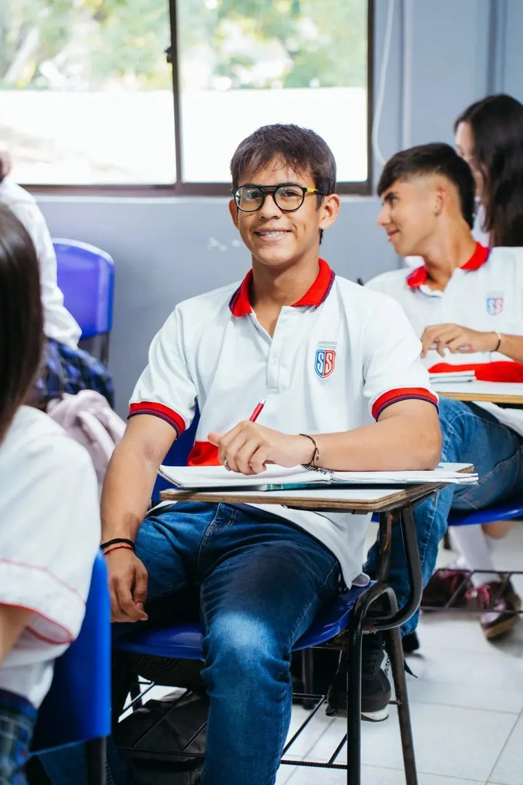 Estudiante de bachillerato en clase